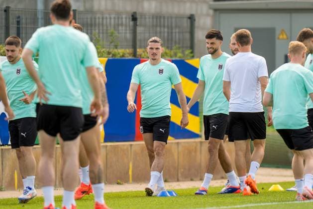 Sport Bilder des Tages SOCCER - UEFA EURO, EM, Europameisterschaft,Fussball 2024 BERLIN,GERMANY,20.JUN.24 - UEFA EURO 2024, group stage, Austria vs Poland, preview, training Team AUT. Image shows Marcel Sabitzer, Florian Grillitsch (AUT) and the team of AUT. GEPAxpictures xJohannesxFriedl
