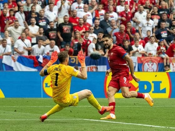 Jan Oblak (Slowenien, 01), Aleksandar Mitrovic (Serbien, 09), GER, Slowenien (SVN) vs. Serbien (SRB), Fussball Europameisterschaft, UEFA EURO, EM, Europameisterschaft,Fussball 2024, Gruppe E, 2. Spieltag, 20.06.2024, GER, Slowenien (SVN) vs. Serbien (SRB), Fussball Europameisterschaft, UEFA EURO 2024, Gruppe E, 2. Spieltag, 20.06.2024 Muenchen Copyright: xEibner-Pressefoto SaschaxWaltherx EP_SWA