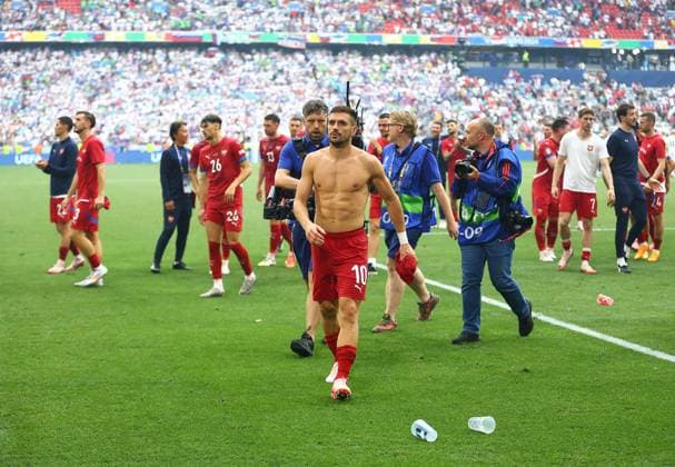 Dusan Tadic of Serbia walks towards the fans with shirt in hand Slovenia v Serbia, UEFA European Championship, EM, Europameisterschaft 2024, Group C, Football, Munich Football Arena, Munich, Germany, 20 Jun 2024 EDITORIAL USE ONLY No use with unauthorised audio, video, data, fixture lists, club league logos or live services. Online in-match use limited to 120 images, no video emulation. No use in betting, games or single club league player publications. Copyright: xMichaelxZemanek Shutterstockx 14543659dk