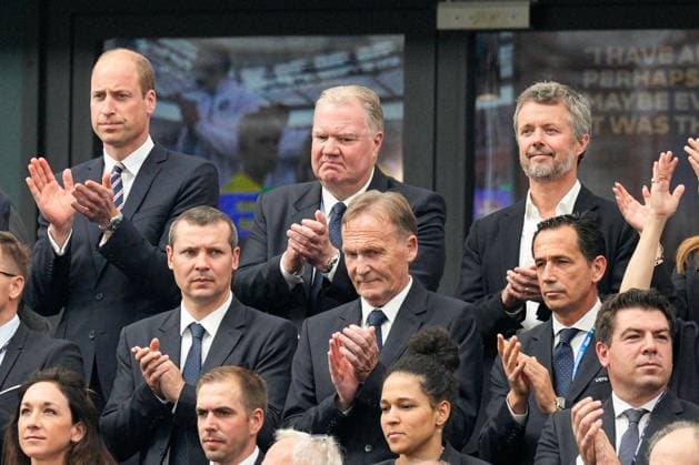 Prince William, Prince of Wales and President of The FA (L), speaks with HM King Frederik X, King of Denmark (R) Denmark v England, UEFA European Championship, EM, Europameisterschaft 2024, Group C, Football, Frankfurt Arena, Frankfurt, Germany, 20 Jun 2024 EDITORIAL USE ONLY No use with unauthorised audio, video, data, fixture lists, club league logos or live services. Online in-match use limited to 120 images, no video emulation. No use in betting, games or single club league player publications. Copyright: xDavexShopland Shutterstockx 14543694ac