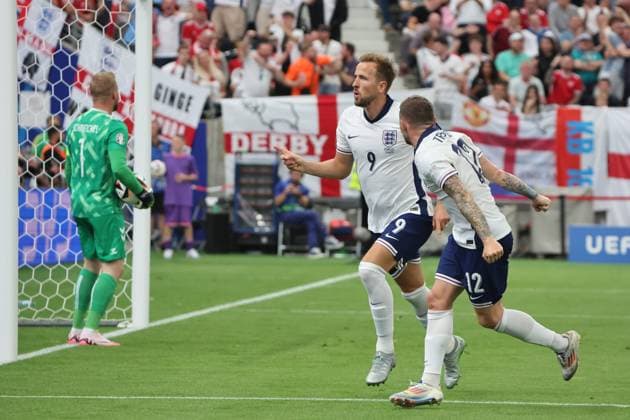 Tor zum 0:1 durch Harry Kane (England, Nr. 9), Torjubel, Jubel mit Kieran Trippier (England, Nr. 12) Vorrundenspiel M17, DEN - ENG, Gruppe C, Fussball Europameisterschaft, Dänemark gegen England European Football Championship, Denmark vs. England, Frankfurt, 20.06.2024, -