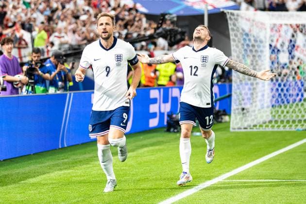 Tor fuer England 0.1 durch Harry Kane (England 09), Jubel in der Mannschaft, Kieran Trippier (England 12) GER, Denmark (DEN) vs. England (ENG), Fussball Europameisterschaft, UEFA EURO, EM, Europameisterschaft,Fussball 2024, Gruppe C, 2. Spieltag, 20.06.2024 DFB DFL REGULATIONS PROHIBIT ANY USE OF PHOTOGRAPHS AS IMAGE SEQUENCES AND OR QUASI-VIDEO GER, Denmark (DEN) vs. England (ENG), Fussball Europameisterschaft, UEFA EURO 2024, Gruppe C, 2. Spieltag, 20.06.2024 Frankfurt Copyright: xEibner-Pressefoto RogerxBuerkex EP