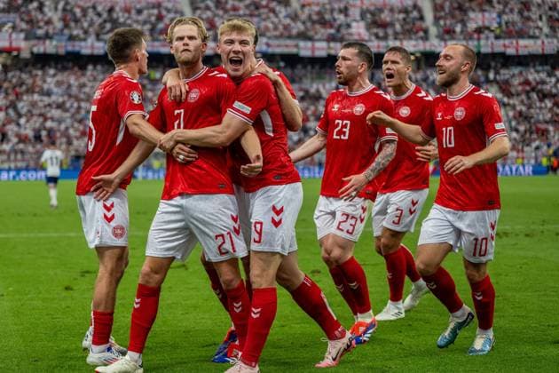 GER, EURO 2024, Gruppe C, Dänemark (DEN) vs England (GBR) 20.06.2024, Frankfurt Arena, Frankfurt, GER, EURO 2024, Gruppe C, Dänemark (DEN) vs England (GBR) Im Bild: Jubel nach dem Tor zum 1 : 1 ;Torjubel Jubel; jubelt; jubeln; Morten Hjulmand (Dänemark DEN, 21); Gestik, Mimik, Emotionen;