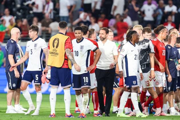 Endstand 1:1 zwischen Daenemark und England Jude Bellingham (England 10), Gareth Southgate (England, Head Coach) GER, Denmark (DEN) vs. England (ENG), Fussball Europameisterschaft, UEFA EURO, EM, Europameisterschaft,Fussball 2024, Gruppe C, 2. Spieltag, 20.06.2024 DFB DFL REGULATIONS PROHIBIT ANY USE OF PHOTOGRAPHS AS IMAGE SEQUENCES AND OR QUASI-VIDEO GER, Denmark (DEN) vs. England (ENG), Fussball Europameisterschaft, UEFA EURO 2024, Gruppe C, 2. Spieltag, 20.06.2024 Frankfurt Copyright: xEibner-Pressefoto RogerxBuerkex EP