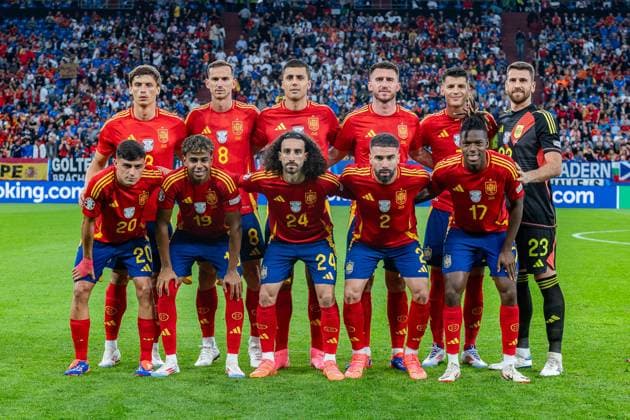 Spanien Mannschaftsfoto Teamfoto Pedri (Spanien, 20) Lamine Yamal (Spanien, 19) Marc Cucurella (Spanien, 24) Daniel Carvajal (Spanien, 02) Nico Williams (Spanien, 17) Unai Simon (Spanien, 23) Fabian Ruiz (Spanien, 08) Rodri (Spanien, 16) Aymeric Laporte (Spanien, 14) Alvaro Morata (Spanien, 07) Spanien vs. Italien, Herren, Fussball, 2. Spieltag, EURO 2024, 20.06.2024, Europameisterschaft, Gruppe B Spanien vs. Italien, Herren, Fussball, 2. Spieltag, EURO 2024, 20.06.2024, Europameisterschaft, Gruppe B Gelsenkirchen Copyright: xEibner-Pressefoto BahhoxKarax EP_SPA