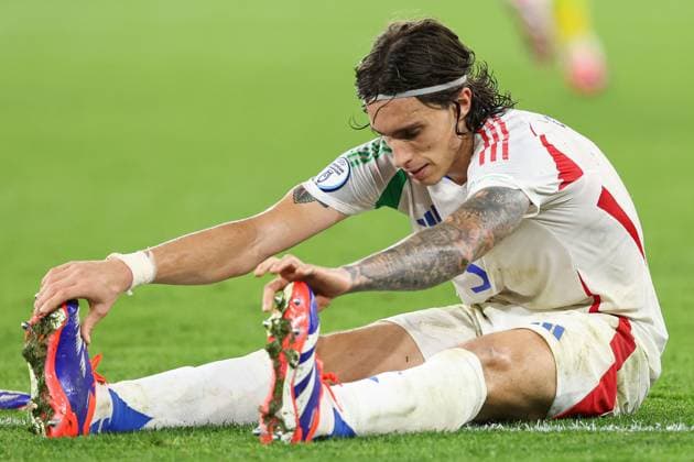 Riccardo Calafiori of Italy shows a look of dejection at full-time Spain v Italy, UEFA European Championship, EM, Europameisterschaft 2024, Group B, Football, Arena AufSchalke, Gelsenkirchen, Germany, 20 Jun 2024 EDITORIAL USE ONLY No use with unauthorised audio, video, data, fixture lists, club league logos or live services. Online in-match use limited to 120 images, no video emulation. No use in betting, games or single club league player publications. Copyright: xPaulxCurrie Shutterstockx 14543734du