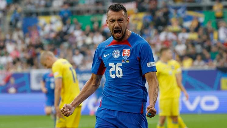 In Picture: Scorer, Goalgetter, Ivan Schranz (Slovakia, 26) Cheering after the goal for 1:0, cheering, cheered, cheers, cheering, 21.06.2024, Slovakia vs. Ukraine, European Championship, EM, Europameisterschaft 2024, 2nd Gameday, Germany, Duesseldorf, Merkur Spiel-Arena, DFL REGULATIONS PROHIBIT ANY USE OF PHOTOGRAPHS AS IMAGE SEQUENCES AND OR QUASI-VIDEO. Copyright: HMBxMedia xHeikoxBecker