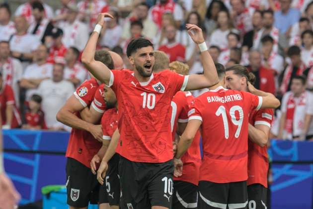 GER, Berlin, Fussball, Poland vs Austria, Gruppe D, Gruppenphase, UEFA EURO, EM, Europameisterschaft,Fussball 2024, MD3, SP, Olympia - Stadion Berlin, Tor durch Gernot Trauner (Austria), zum 0:1, Tor, Treffer, Jubel, Torjubel, Freude, Begeisterung, feiert, Florian Grillitsch (Austria), 21.06. 2024, Copyright: HMBxMedia UwexKoch