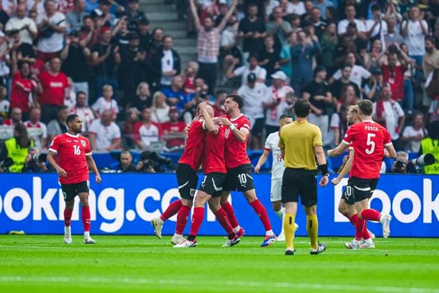 Torjubel Jubel Oesterreich nach Tor zum 0:1 per Kopfball Gernot Trauner (Oesterreich, 03) GER, Polen vs. Oesterreich, Fussball Europameisterschaft, UEFA EURO, EM, Europameisterschaft,Fussball 2024, Spieltag 2, 21.06.2024 GER, Polen vs. Oesterreich, Fussball Europameisterschaft, UEFA Euro 2024, Spieltag 2, 21.06.2024 Berlin Copyright: xEibner-Pressefoto MarcelxvonxFehrnx EP_MFN