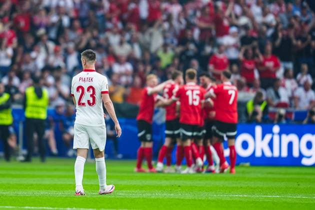 Enttaeuschung Krzysztof Piatek (Polen, 23) nach Tor zum 0:1 per Kopfball Gernot Trauner (Oesterreich, 03) GER, Polen vs. Oesterreich, Fussball Europameisterschaft, UEFA EURO, EM, Europameisterschaft,Fussball 2024, Spieltag 2, 21.06.2024 GER, Polen vs. Oesterreich, Fussball Europameisterschaft, UEFA Euro 2024, Spieltag 2, 21.06.2024 Berlin Copyright: xEibner-Pressefoto MarcelxvonxFehrnx EP_MFN