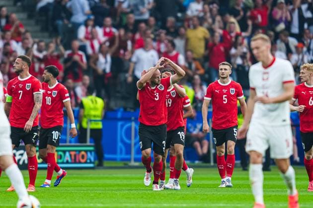 Torjubel Jubel Oesterreich nach Tor zum 0:1 per Kopfball Gernot Trauner (Oesterreich, 03) GER, Polen vs. Oesterreich, Fussball Europameisterschaft, UEFA EURO, EM, Europameisterschaft,Fussball 2024, Spieltag 2, 21.06.2024 GER, Polen vs. Oesterreich, Fussball Europameisterschaft, UEFA Euro 2024, Spieltag 2, 21.06.2024 Berlin Copyright: xEibner-Pressefoto MarcelxvonxFehrnx EP_MFN