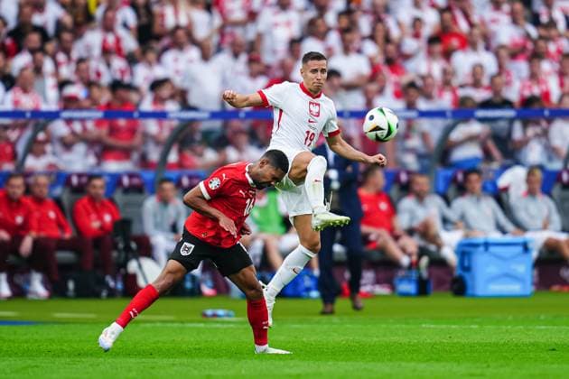 Philipp Mwene (Oesterreich, 16), Przemyslaw Frankowski (Polen, 19) GER, Polen vs. Oesterreich, Fussball Europameisterschaft, UEFA EURO, EM, Europameisterschaft,Fussball 2024, Spieltag 2, 21.06.2024 GER, Polen vs. Oesterreich, Fussball Europameisterschaft, UEFA Euro 2024, Spieltag 2, 21.06.2024 Berlin Copyright: xEibner-Pressefoto MarcelxvonxFehrnx EP_MFN