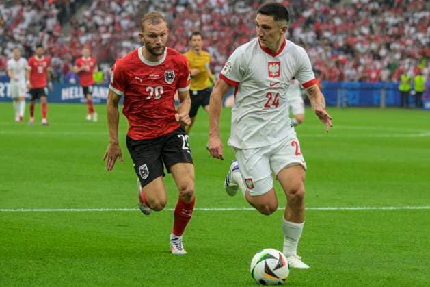 GER, Berlin, Fussball, Poland vs Austria, Gruppe D, Gruppenphase, UEFA EURO, EM, Europameisterschaft,Fussball 2024, MD3, SP, Olympia - Stadion Berlin, v.l. Konrad Laimer (Austria), Bartosz Slisz (Poland), Zweikampf, Action, Kampf, kaempft um den Ball, 21.06. 2024, Copyright: HMBxMedia UwexKoch