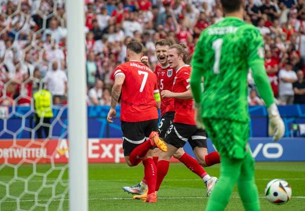 Fussball, Herren, Saison 2023 24, Euro 2024 Gruppe D (2. Spieltag) in Berlin, Polen - Österreich, v.l. Marko Arnautovic (Österreich), Stefan Posch (Österreich), Patrick Wimmer (Österreich), Torhüter Wojciech Szczesny (Polen), Jubel nach Tor zum 1:3, 21.06. 2024, Copyright: xSebastianxRäppold MatthiasxKochx