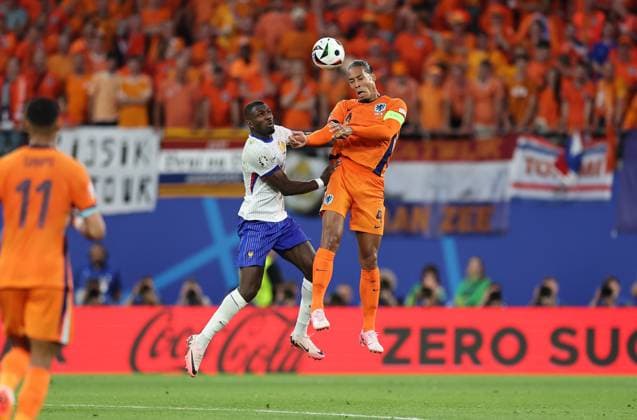 21.06.2024, Fussball Europameisterschaft, UEFA EURO, EM, Europameisterschaft,Fussball 2024, Niederlande - Frankreich, Gruppe D, Stadion Leipzig, v.l., Marcus Thuram (Frankreich), Virgil van Dijk (Niederlande) Copyright: HMBxMedia