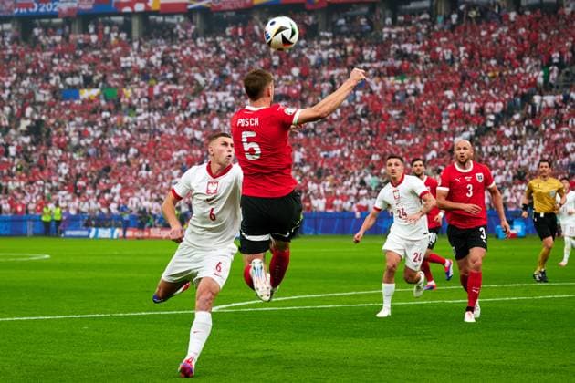 Jakub Piotrowski (Polen Nationalmannschaft Euro 2024, 06),Stefan Posch (Oesterreich Nationalmannschaft Euro 2024, 05), GER, UEFA EURO, EM, Europameisterschaft,Fussball 2024, Fussball Herren, UEFA EM 2024 Matchtag 2, Gruppe D, Polen vs. Oesterrech, Poland vs. Austria, 21.06.2024. GER, UEFA Euro 2024, Fussball Herren, UEFA EM 2024 Matchtag 2, Gruppe D, Polen vs. Oesterrech, Poland vs. Austria, 21.06.2024. Berlin Copyright: xEibner-Pressefotox xClaudiusxRauchx EP_CRH