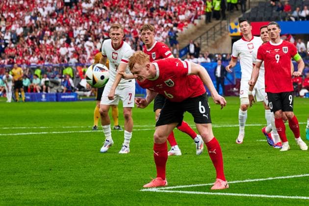 Nicolas Seiwald (Oesterreich Nationalmannschaft Euro 2024, 06), Kopfball vor dem Tor, GER, UEFA EURO, EM, Europameisterschaft,Fussball 2024, Fussball Herren, UEFA EM 2024 Matchtag 2, Gruppe D, Polen vs. Oesterrech, Poland vs. Austria, 21.06.2024. GER, UEFA Euro 2024, Fussball Herren, UEFA EM 2024 Matchtag 2, Gruppe D, Polen vs. Oesterrech, Poland vs. Austria, 21.06.2024. Berlin Copyright: xEibner-Pressefotox xClaudiusxRauchx EP_CRH