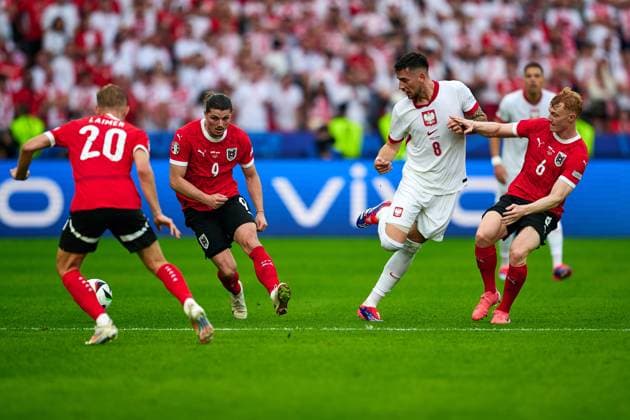 Marcel Sabitzer (Oesterreich Nationalmannschaft Euro 2024, 09), Jakub Moder (Polen Nationalmannschaft Euro 2024, 08), Nicolas Seiwald (Oesterreich Nationalmannschaft Euro 2024, 06), GER, UEFA EURO, EM, Europameisterschaft,Fussball 2024, Fussball Herren, UEFA EM 2024 Matchtag 2, Gruppe D, Polen vs. Oesterrech, Poland vs. Austria, 21.06.2024. GER, UEFA Euro 2024, Fussball Herren, UEFA EM 2024 Matchtag 2, Gruppe D, Polen vs. Oesterrech, Poland vs. Austria, 21.06.2024. Berlin Copyright: xEibner-Pressefotox xClaudiusxRauchx EP_CRH