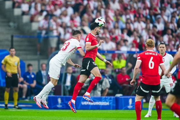 Kopfballduell Luftzweikampf Krzysztof Piatek (Polen, 23), Florian Grillitsch (Oesterreich, 10) GER, Polen vs. Oesterreich, Fussball Europameisterschaft, UEFA EURO, EM, Europameisterschaft,Fussball 2024, Spieltag 2, 21.06.2024 GER, Polen vs. Oesterreich, Fussball Europameisterschaft, UEFA Euro 2024, Spieltag 2, 21.06.2024 Berlin Copyright: xEibner-Pressefoto MarcelxvonxFehrnx EP_MFN