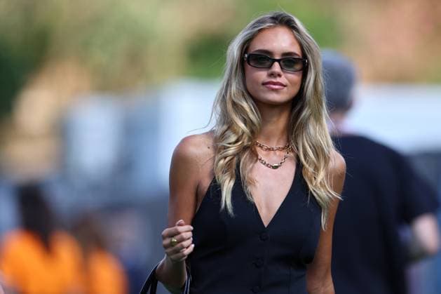 Danish model Laila Hasanovic, girlfriend of Mick Schumacher gestikuliert, Gestik, Qualifying, F1 Grand Prix of Spain, Circuit de Barcelona-Catalunya am 22. June 2024 in Barcelona, Spain. (Foto von Diogo Cardoso DeFodi Images) Danish model Laila Hasanovic, girlfriend of Mick Schumacher gestures arriving in the paddock, Qualifying, F1 Grand Prix of Spain, Circuit de Barcelona-Catalunya on June 22, 2024 in Barcelona, Spain. (Photo by Diogo Cardoso DeFodi Images) Defodi-645_f1spa20240622_0335