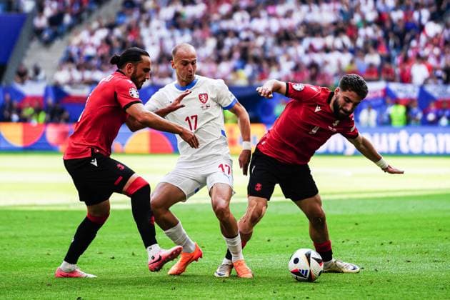 Giorgi Kochorashvili (Georgien, 06), Vaclav Cerny (Tschechien, 17), Otar Kakabadze (Georgien, 02) GER, Georgien vs. Tschechien, Fussball Europameisterschaft, UEFA EURO, EM, Europameisterschaft,Fussball 2024, Spieltag 2, 22.06.2024 GER, Georgien vs. Tschechien, Fussball Europameisterschaft, UEFA Euro 2024, Spieltag 2, 22.06.2024 Hamburg Copyright: xEibner-Pressefoto MarcelxvonxFehrnx EP_MFN