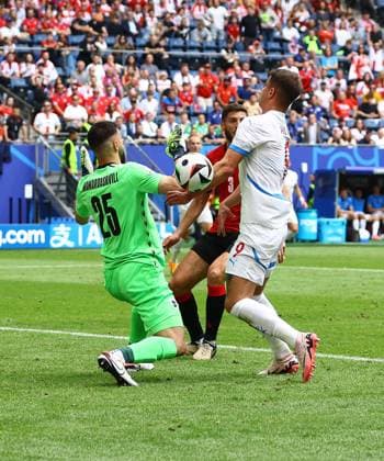 Adam Hlozek of Czech Republic scores a goal which is later ruled out on VAR due to a hand ball Georgia v Czechia, UEFA European Championship, EM, Europameisterschaft 2024, Group F, Football, Volksparkstadion, Hamburg, Germany, 22 Jun 2024 EDITORIAL USE ONLY No use with unauthorised audio, video, data, fixture lists, club league logos or live services. Online in-match use limited to 120 images, no video emulation. No use in betting, games or single club league player publications. Copyright: xKieranxMcManus Shutterstockx 14548025u