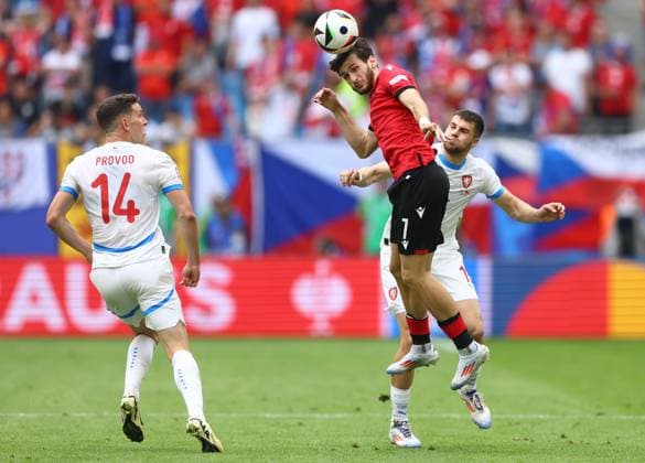 Khvicha Kvaratskhelia of Georgia heads the ball Georgia v Czechia, UEFA European Championship, EM, Europameisterschaft 2024, Group F, Football, Volksparkstadion, Hamburg, Germany, 22 Jun 2024 EDITORIAL USE ONLY No use with unauthorised audio, video, data, fixture lists, club league logos or live services. Online in-match use limited to 120 images, no video emulation. No use in betting, games or single club league player publications. Copyright: xKieranxMcManus Shutterstockx 14548025ak
