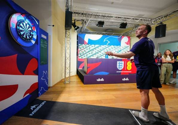Jarrod Bowen of England beats BBC TV presenter Kelly Somers at darts England Training Session and press conference, PK, Pressekonferenz UEFA European Championship, EM, Europameisterschaft 2024, Group C, Football, Spa & Golf Resort Weimarer Land, Blankenhain, Germany, 22 Jun 2024 EDITORIAL USE ONLY No use with unauthorised audio, video, data, fixture lists, club league logos or live services. Online in-match use limited to 120 images, no video emulation. No use in betting, games or single club league player publications. Copyright: xDavexShopland Shutterstockx 14548012cq