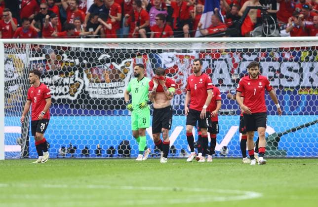 Players of Georgia show dejection after conceding a goal to make it 1-1 Georgia v Czechia, UEFA European Championship, EM, Europameisterschaft 2024, Group F, Football, Volksparkstadion, Hamburg, Germany, 22 Jun 2024 EDITORIAL USE ONLY No use with unauthorised audio, video, data, fixture lists, club league logos or live services. Online in-match use limited to 120 images, no video emulation. No use in betting, games or single club league player publications. Copyright: xKieranxMcManus Shutterstockx 14548025ce