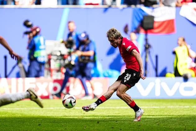 Torschuss Torchance Saba Lobjanidze (Georgien, 23) GER, Georgien vs. Tschechien, Fussball Europameisterschaft, UEFA EURO, EM, Europameisterschaft,Fussball 2024, Spieltag 2, 22.06.2024 GER, Georgien vs. Tschechien, Fussball Europameisterschaft, UEFA Euro 2024, Spieltag 2, 22.06.2024 Hamburg Copyright: xEibner-Pressefoto MarcelxvonxFehrnx EP_MFN