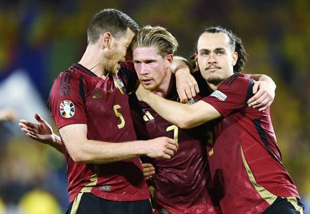 Kevin De Bruyne of Belgium with Jan Vertonghen and Arthur Theate Belgium v Romania, UEFA European Championship, EM, Europameisterschaft 2024, Group E, Football, Cologne Stadium, Cologne, Germany, 22 Jun 2024 EDITORIAL USE ONLY No use with unauthorised audio, video, data, fixture lists, club league logos or live services. Online in-match use limited to 120 images, no video emulation. No use in betting, games or single club league player publications. Copyright: xMichaelxZemanek Shutterstockx 14548045cn