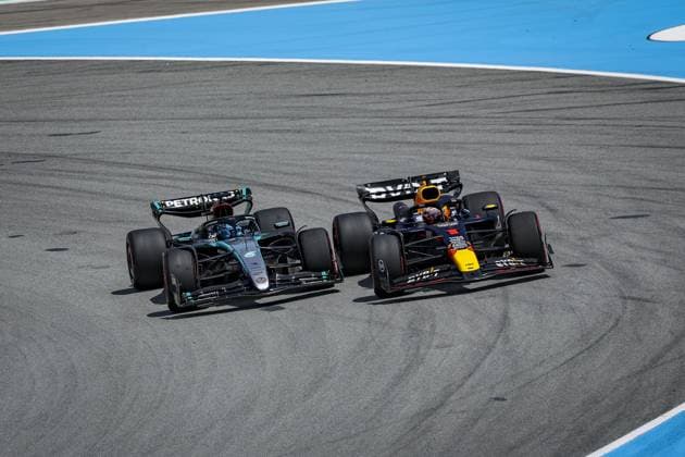 01 VERSTAPPEN Max (nld), Red Bull Racing RB20, 63 RUSSELL George (gbr), Mercedes AMG F1 Team W15, action during the Formula 1 Aramco Gran Premio de Espana 2024, 10th round of the 2024 Formula One World Championship, WM, Weltmeisterschaft from June 21 to 23, 2024 on the Circuit de Barcelona-Catalunya, in Montmeló, Spain - F1 - SPANISH GRAND PRIX 2024 DPPI Panoramic 240623_R10_SPAGNA_DP_FG002939_