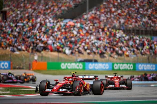55 SAINZ Carlos (spa), Scuderia Ferrari SF-24, 16 LECLERC Charles (mco), Scuderia Ferrari SF-24, action during the Formula 1 Aramco Gran Premio de Espana 2024, 10th round of the 2024 Formula One World Championship, WM, Weltmeisterschaft from June 21 to 23, 2024 on the Circuit de Barcelona-Catalunya, in Montmeló, Spain - F1 - SPANISH GRAND PRIX 2024 DPPI Panoramic 240623_R10_SPAGNA_DP_EA013252_