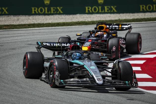 63 RUSSELL George (gbr), Mercedes AMG F1 Team W15, 01 VERSTAPPEN Max (nld), Red Bull Racing RB20, action during the Formula 1 Aramco Gran Premio de Espana 2024, 10th round of the 2024 Formula One World Championship, WM, Weltmeisterschaft from June 21 to 23, 2024 on the Circuit de Barcelona-Catalunya, in Montmeló, Spain - F1 - SPANISH GRAND PRIX 2024 DPPI Panoramic 240623_R10_SPAGNA_DP_FG002901_