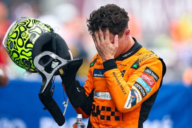 Sport Bilder des Tages Lando Norris of Great Britain and McLaren gestikuliert, Gestik, Race, F1 Grand Prix of Spain, Circuit de Barcelona-Catalunya am 23. June 2024 in Barcelona, Spain. (Foto von Diogo Cardoso DeFodi Images) Lando Norris of Great Britain and McLaren gestures with dejection in parc ferme, Race, F1 Grand Prix of Spain, Circuit de Barcelona-Catalunya on June 23, 2024 in Barcelona, Spain. (Photo by Diogo Cardoso DeFodi Images) Defodi-645_f1spa20240623_1775