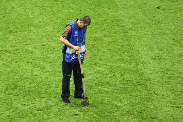 A groundsman replaces turf on the pitch Switzerland v Germany, UEFA European Championship, EM, Europameisterschaft 2024, Group A, Football, Frankfurt Arena, Frankfurt am Main, Germany, 23 Jun 2024 EDITORIAL USE ONLY No use with unauthorised audio, video, data, fixture lists, club league logos or live services. Online in-match use limited to 120 images, no video emulation. No use in betting, games or single club league player publications. Copyright: xMattxWest Shutterstockx 14548071bp