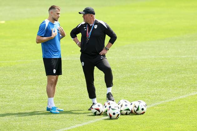 EURO 2024, Nationalteam Slowenien, Training Slovenia manager Matjaz Kek and Timi Elsnik during the training session Slovenia Training, UEFA European Championship, EM, Europameisterschaft 2024, Group C, Football, Stadion am Zoo, Wuppertal, Germany, 24 Jun 2024 EDITORIAL USE ONLY No use with unauthorised audio, video, data, fixture lists, club league logos or live services. Online in-match use limited to 120 images, no video emulation. No use in betting, games or single club league player publications. Copyright: xPaulxCurrie Shutterstockx 14555190ad