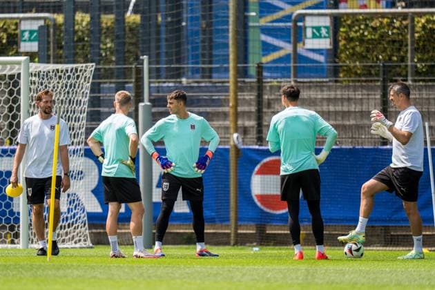 EURO 2024, Nationalteam Österreich, Training SOCCER - UEFA EURO, EM, Europameisterschaft,Fussball 2024 BERLIN,GERMANY,24.JUN.24 - UEFA EURO 2024, group stage, Austria vs Netherlands, preview, training Team AUT. Image shows assistant coach Lars Kornetka, Patrick Pentz, Niklas Hedl, Heinz Lindner and goalkeeper coach Michael Gspurning (AUT). GEPAxpictures xJohannesxFriedl