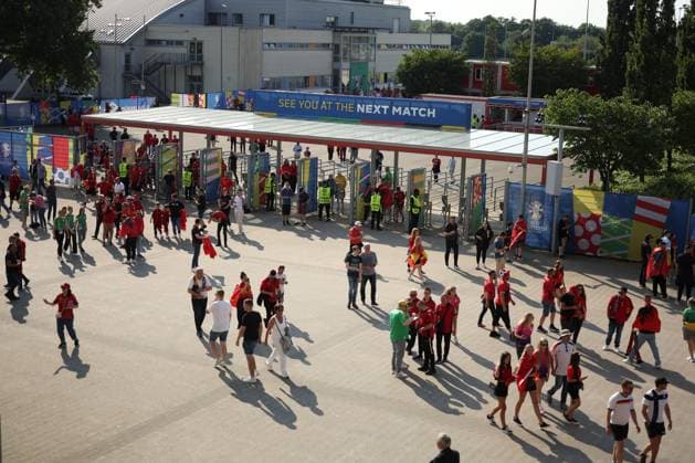 A general view of fans arriving before the start of the match Albania v Spain, UEFA European Championship, EM, Europameisterschaft 2024, Group B, Football, Dusseldorf Arena, Dusseldorf, Germany, 24 Jun 2024 EDITORIAL USE ONLY No use with unauthorised audio, video, data, fixture lists, club league logos or live services. Online in-match use limited to 120 images, no video emulation. No use in betting, games or single club league player publications. Copyright: xPaulxCurrie Shutterstockx 14551058d