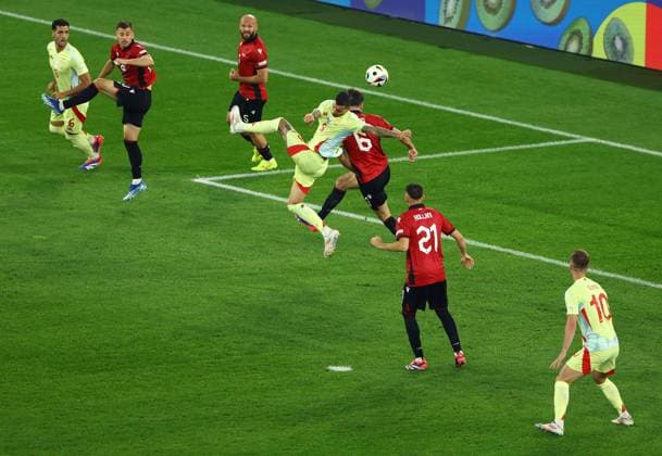 Joselu of Spain misses a chance Albania v Spain, UEFA European Championship, EM, Europameisterschaft 2024, Group B, Football, Dusseldorf Arena, Dusseldorf, Germany, 24 Jun 2024 EDITORIAL USE ONLY No use with unauthorised audio, video, data, fixture lists, club league logos or live services. Online in-match use limited to 120 images, no video emulation. No use in betting, games or single club league player publications. Copyright: xKieranxMcManus Shutterstockx 14551047aj