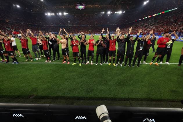 Players and staff of Albania acknowledge the fans at full time Albania v Spain, UEFA European Championship, EM, Europameisterschaft 2024, Group B, Football, Dusseldorf Arena, Dusseldorf, Germany, 24 Jun 2024 EDITORIAL USE ONLY No use with unauthorised audio, video, data, fixture lists, club league logos or live services. Online in-match use limited to 120 images, no video emulation. No use in betting, games or single club league player publications. Copyright: xPaulxCurrie Shutterstockx 14551058cn
