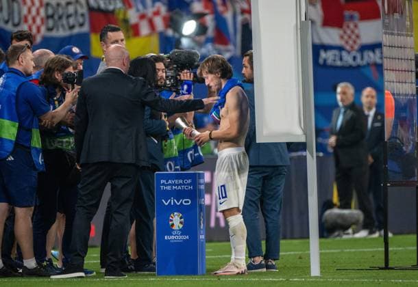 Sport Bilder des Tages Fussball, Herren, Saison 2023 24, UEFA EURO, EM, Europameisterschaft,Fussball 2024, Gruppe B (3. Spieltag) in Leipzig, Kroatien - Italien, Luka Modric (Kroatien) wurde zum Player of the Match gewählt, 24.06. 2024, Copyright: xMatthiasxKochx