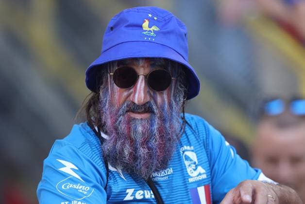 . - France v Poland, UEFA EURO, EM, Europameisterschaft,Fussball 2024, Group Stage, Group D, Dortmund Stadium, Dortmund, Germany - 25th June 2024. France fan with French flag face paint ahead of kick off. - France v Poland, UEFA Euro 2024, Group Stage, Group D, Dortmund Stadium, Dortmund, Germany - 25th June 2024. Dortmund Dortmund Stadium Germany Copyright: xDanxWeirx CP_France_Poland_08