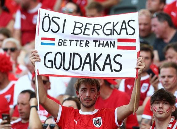 25.06.2024, xtgx, Fussball EM 2024, Niederlande - Österreich emspor, v.l. Emotionen, Fans, Stimmung, Fahnen, Logo, Zuschauer, Trikots, Österreich (DFL DFB REGULATIONS PROHIBIT ANY USE OF PHOTOGRAPHS as IMAGE SEQUENCES and or QUASI-VIDEO) Berlin