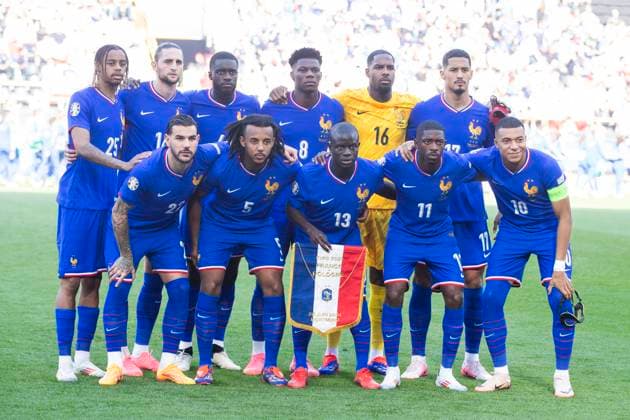 UEFA EURO, EM, Europameisterschaft,Fussball 2024: Frankreich - Polen; 25.06.2024 Mannschaftsfoto Frankreich. Hintere Reihe von links: Bradley Barcola (Frankreich, 25), Adrien Rabiot (Frankreich, 14), Dayot Upamecano (Frankreich, 4), Aurelien Tchouameni (Frankreich, 8), Mike Maignan (Frankreich, 16), William Saliba (Frankreich, 17). Vordere Reihe von links: Theo Hernandez (Frankreich, 22), Jules Kounde (Frankreich, 5), N Golo Kante (Frankreich, 13), Ousman Dembele (Frankreich, 11), Kylian Mbappe (Frankreich, 10). UEFA EURO 2024: Frankreich - Polen; BVB Stadion Dortmund, Dortmund, am 25.06.2024 Copyright: xBEAUTIFULxSPORTS Meuselx