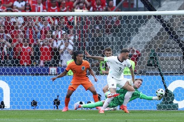 Bart Verbruggen of Netherlands makes a save from Marko Arnautovic of Austria Netherlands v Austria, UEFA European Championship, EM, Europameisterschaft 2024, Group D, Football, Olympiastadion, Berlin, Germany, 25 Jun 2024 EDITORIAL USE ONLY No use with unauthorised audio, video, data, fixture lists, club league logos or live services. Online in-match use limited to 120 images, no video emulation. No use in betting, games or single club league player publications. Copyright: xMattxWest Shutterstockx 14555517ax
