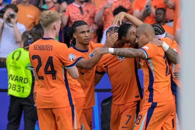 GER, Berlin, Fussball, Oesterreich vs. Niederlande, Gruppe D, Gruppenphase, UEFA EURO, EM, Europameisterschaft,Fussball 2024, SP, Olympia - Stadion Berlin, Teamjubel, Tor, Treffer, Jubel, Torjubel, Freude, Begeisterung, feiert, 1:1 Ausgleich durch Cody Gakpo (NED), Patrick Pentz (Austria), Tor, 25.06. 2024, Copyright: HMBxMedia UwexKoch