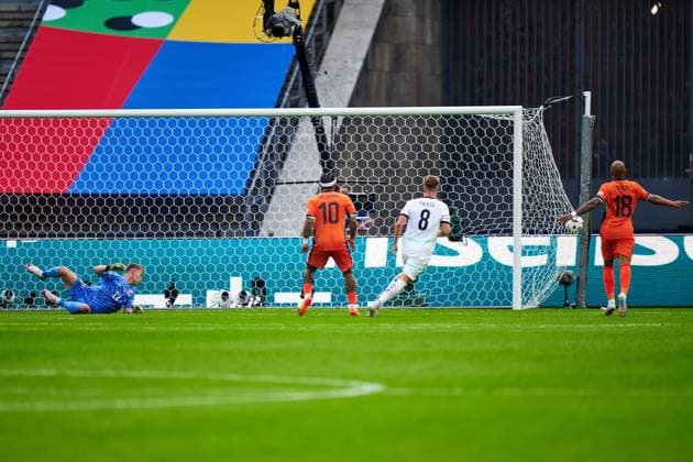 Torschuss Niederlande zum 1:1, GER, UEFA EURO, EM, Europameisterschaft,Fussball 2024, Fussball Herren, UEFA EM 2024 Matchtag 3, Gruppe D, Niederlande vs. Oesterreich, Netherlands vs. Austria, 25.06.2024. GER, UEFA Euro 2024, Fussball Herren, UEFA EM 2024 Matchtag 3, Gruppe D, Niederlande vs. Oesterreich, Netherlands vs. Austria, 25.06.2024. Berlin Copyright: xEibner-Pressefotox xClaudiusxRauchx EP_CRH