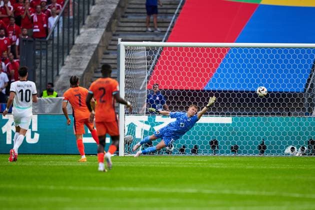 Torschuss Niederlande zum 1:1, GER, UEFA EURO, EM, Europameisterschaft,Fussball 2024, Fussball Herren, UEFA EM 2024 Matchtag 3, Gruppe D, Niederlande vs. Oesterreich, Netherlands vs. Austria, 25.06.2024. GER, UEFA Euro 2024, Fussball Herren, UEFA EM 2024 Matchtag 3, Gruppe D, Niederlande vs. Oesterreich, Netherlands vs. Austria, 25.06.2024. Berlin Copyright: xEibner-Pressefotox xClaudiusxRauchx EP_CRH
