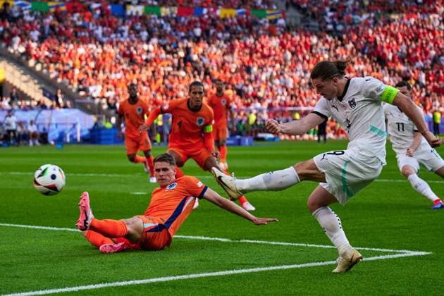 Sport Bilder des Tages Marcel Sabitzer (Oesterreich, 09), zum Torschuss zum 3:2, GER, UEFA EURO, EM, Europameisterschaft,Fussball 2024, Fussball Herren, UEFA EM 2024 Matchtag 3, Gruppe D, Niederlande vs. Oesterreich, Netherlands vs. Austria, 25.06.2024. GER, UEFA Euro 2024, Fussball Herren, UEFA EM 2024 Matchtag 3, Gruppe D, Niederlande vs. Oesterreich, Netherlands vs. Austria, 25.06.2024. Berlin Copyright: xEibner-Pressefotox xClaudiusxRauchx EP_CRH